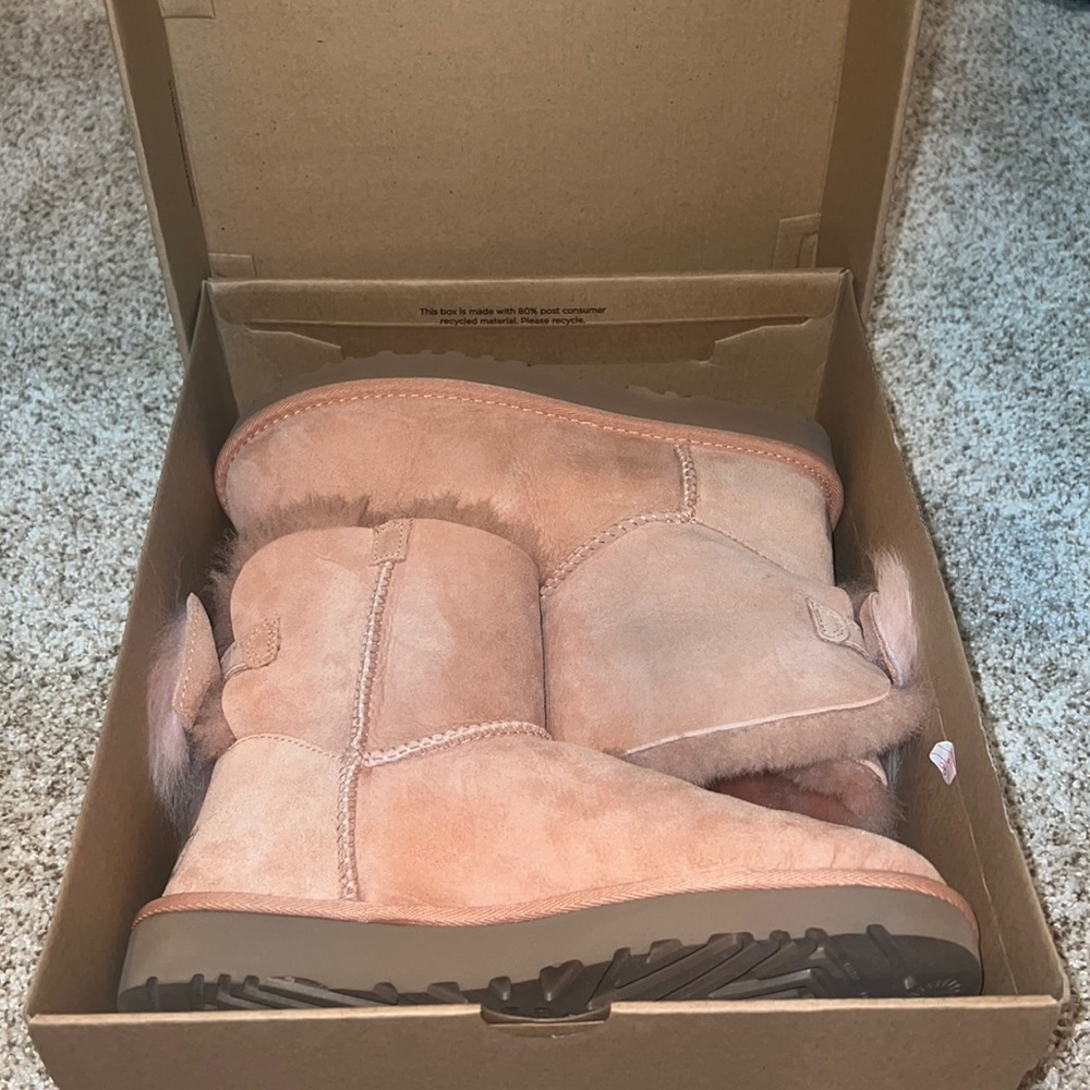 Pink Uggs w/ Bow